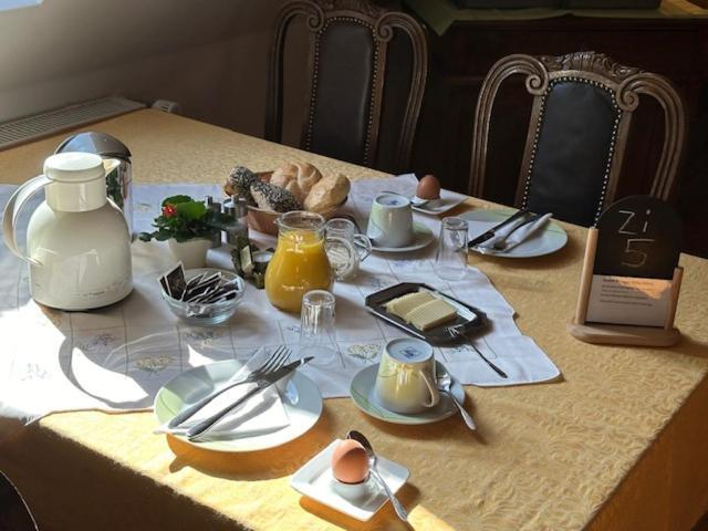 Worners Schloss Weingut & Wellness-Hotel พริคเซนชตัดท์ ภายนอก รูปภาพ