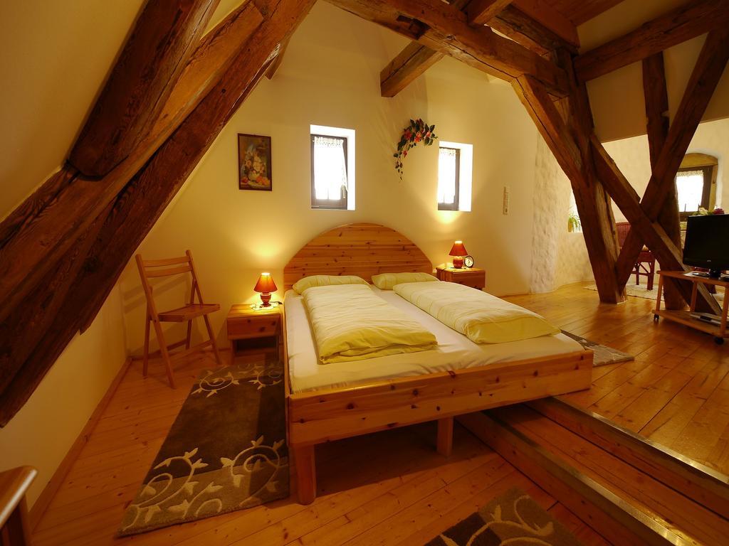 Worners Schloss Weingut & Wellness-Hotel พริคเซนชตัดท์ ภายนอก รูปภาพ