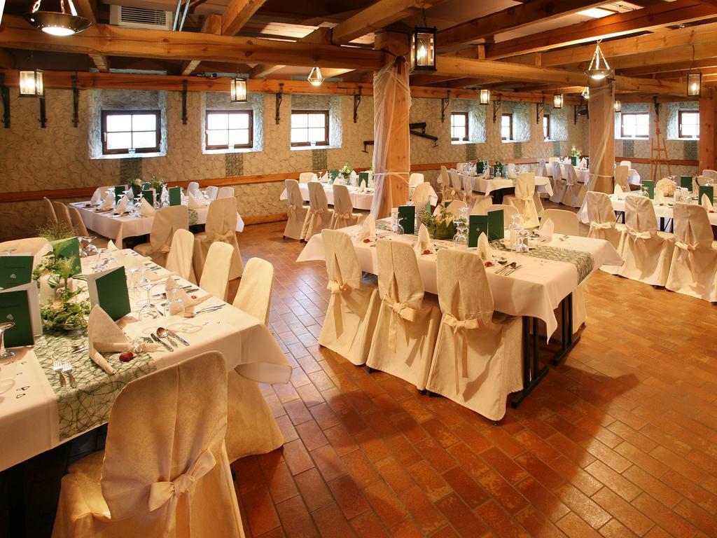Worners Schloss Weingut & Wellness-Hotel พริคเซนชตัดท์ ภายนอก รูปภาพ