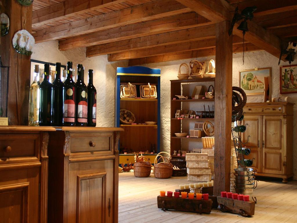 Worners Schloss Weingut & Wellness-Hotel พริคเซนชตัดท์ ภายนอก รูปภาพ