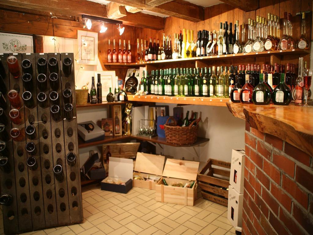 Worners Schloss Weingut & Wellness-Hotel พริคเซนชตัดท์ ภายนอก รูปภาพ