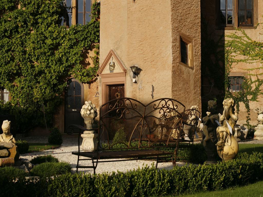 Worners Schloss Weingut & Wellness-Hotel พริคเซนชตัดท์ ภายนอก รูปภาพ