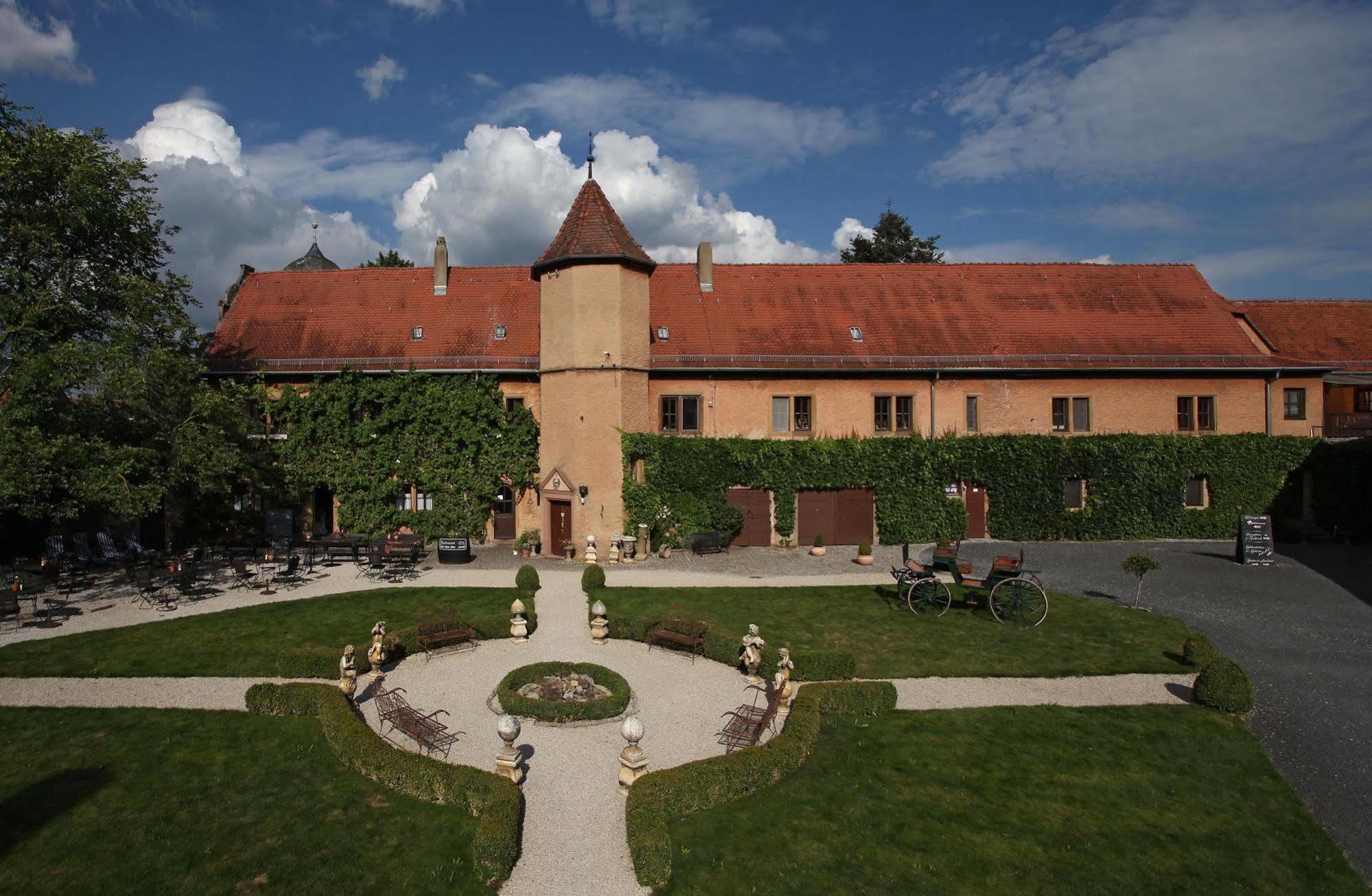Worners Schloss Weingut & Wellness-Hotel พริคเซนชตัดท์ ภายนอก รูปภาพ