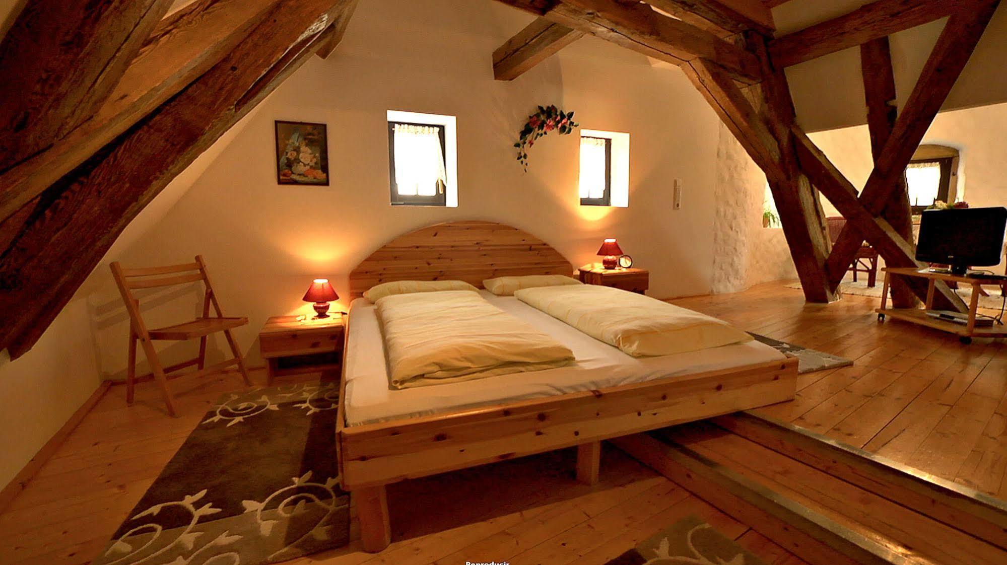 Worners Schloss Weingut & Wellness-Hotel พริคเซนชตัดท์ ภายนอก รูปภาพ