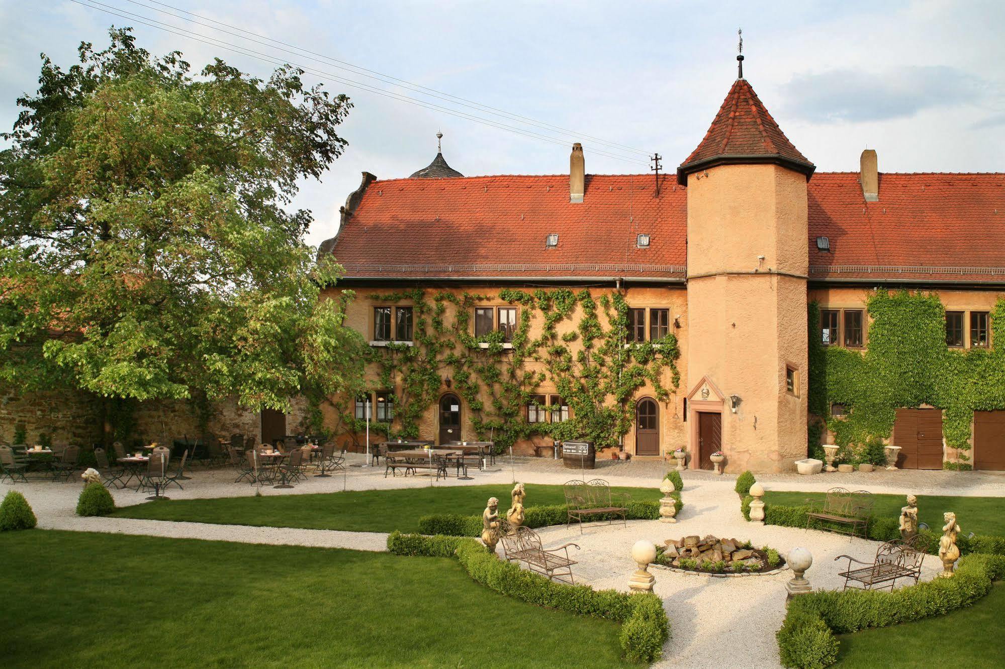 Worners Schloss Weingut & Wellness-Hotel พริคเซนชตัดท์ ภายนอก รูปภาพ