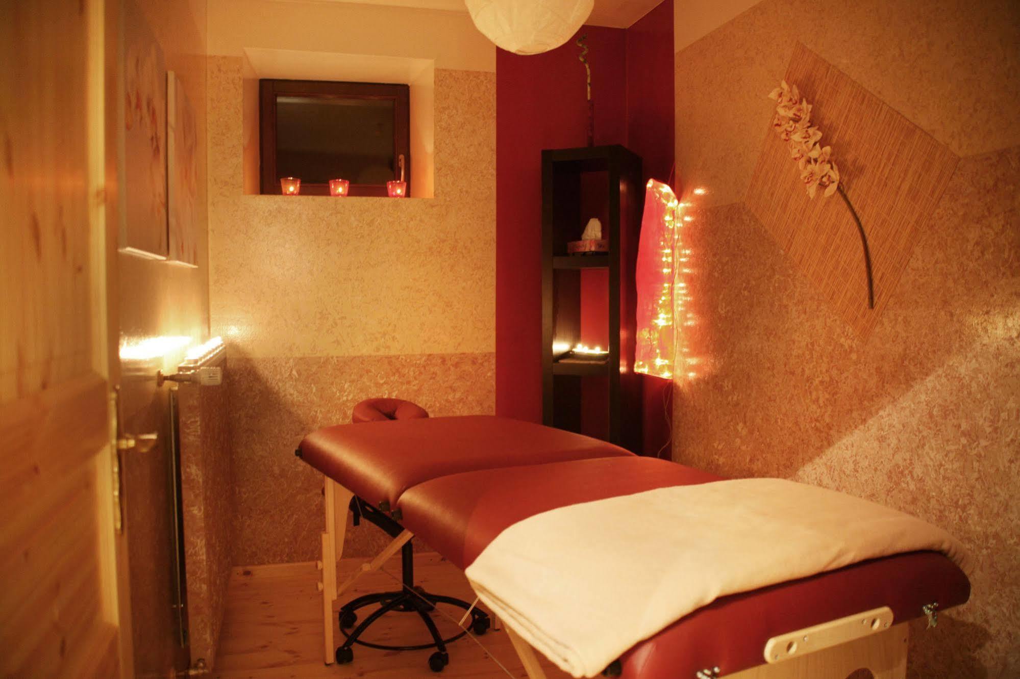 Worners Schloss Weingut & Wellness-Hotel พริคเซนชตัดท์ ภายนอก รูปภาพ