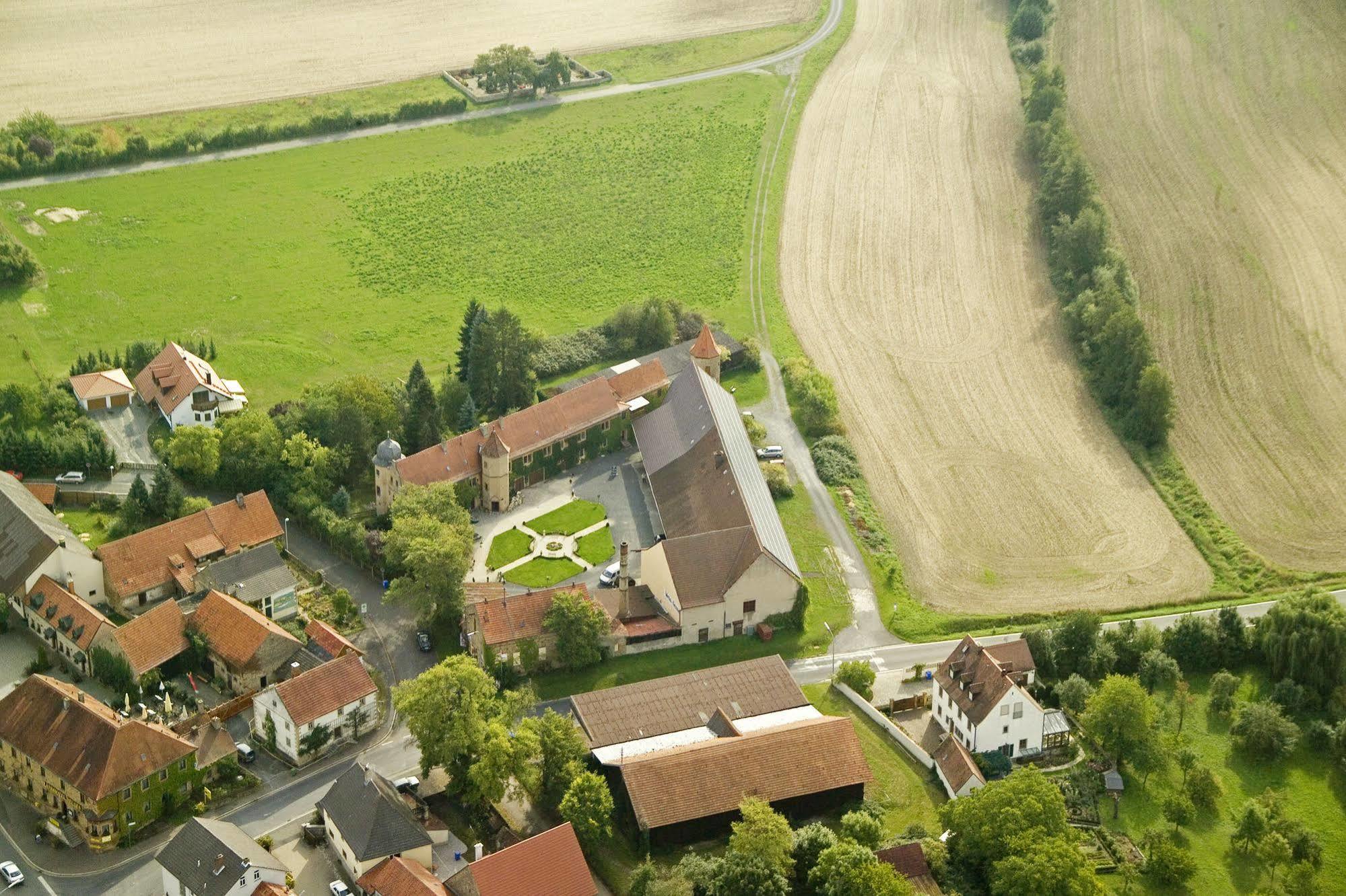 Worners Schloss Weingut & Wellness-Hotel พริคเซนชตัดท์ ภายนอก รูปภาพ