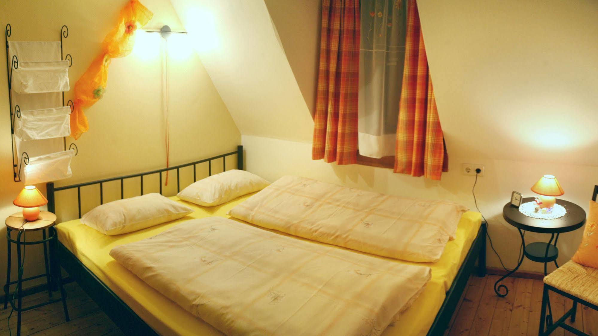 Worners Schloss Weingut & Wellness-Hotel พริคเซนชตัดท์ ภายนอก รูปภาพ