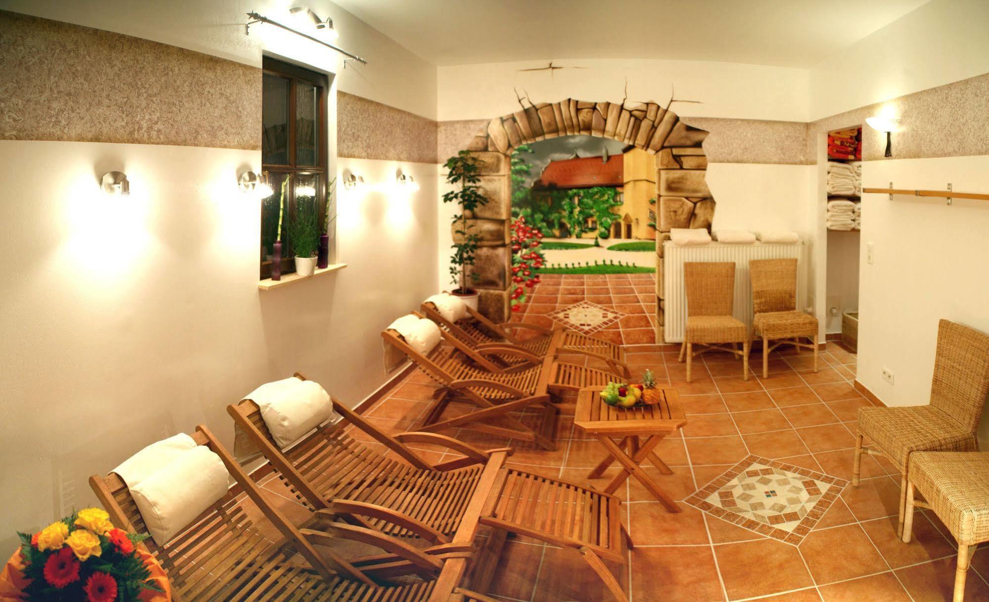 Worners Schloss Weingut & Wellness-Hotel พริคเซนชตัดท์ ภายนอก รูปภาพ